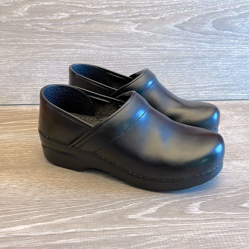 Dansko Professional Black Box Leather Clogs Women’s Size 8.5-9/EU 39